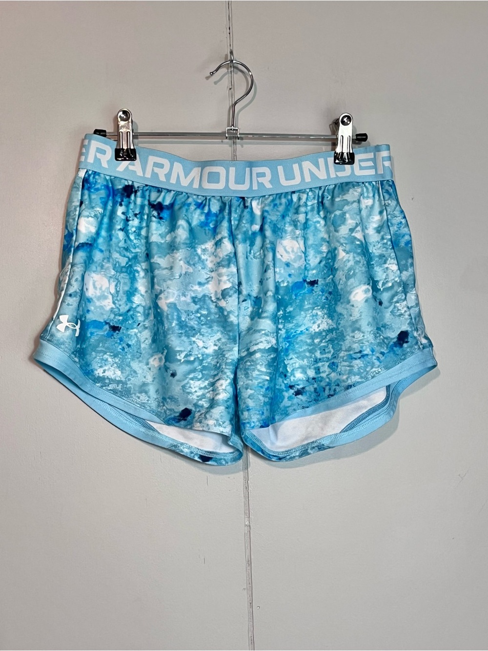 Under Armour Girls YXL Blue Tie Dye Athletic Running Shorts Loose Fit